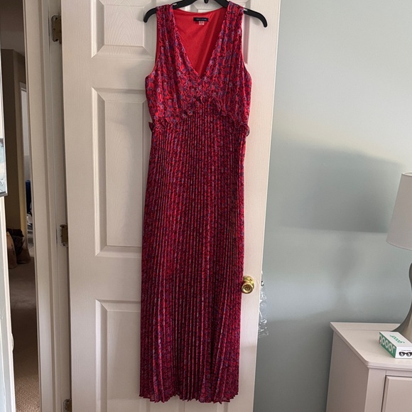 Tommy Hilfiger Dresses & Skirts - Elegant Red Sleeveless Dress